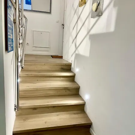 Nikola Apartment